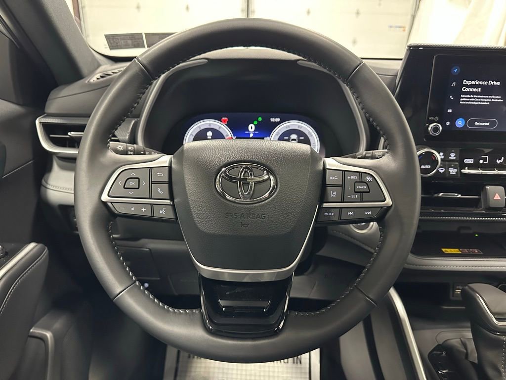 Used 2025 Toyota Highlander XSE AWD/4WD image 18