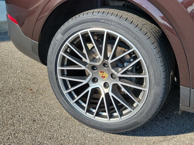 Certified 2023 Porsche Cayenne S Platinum AWD/4WD image 14