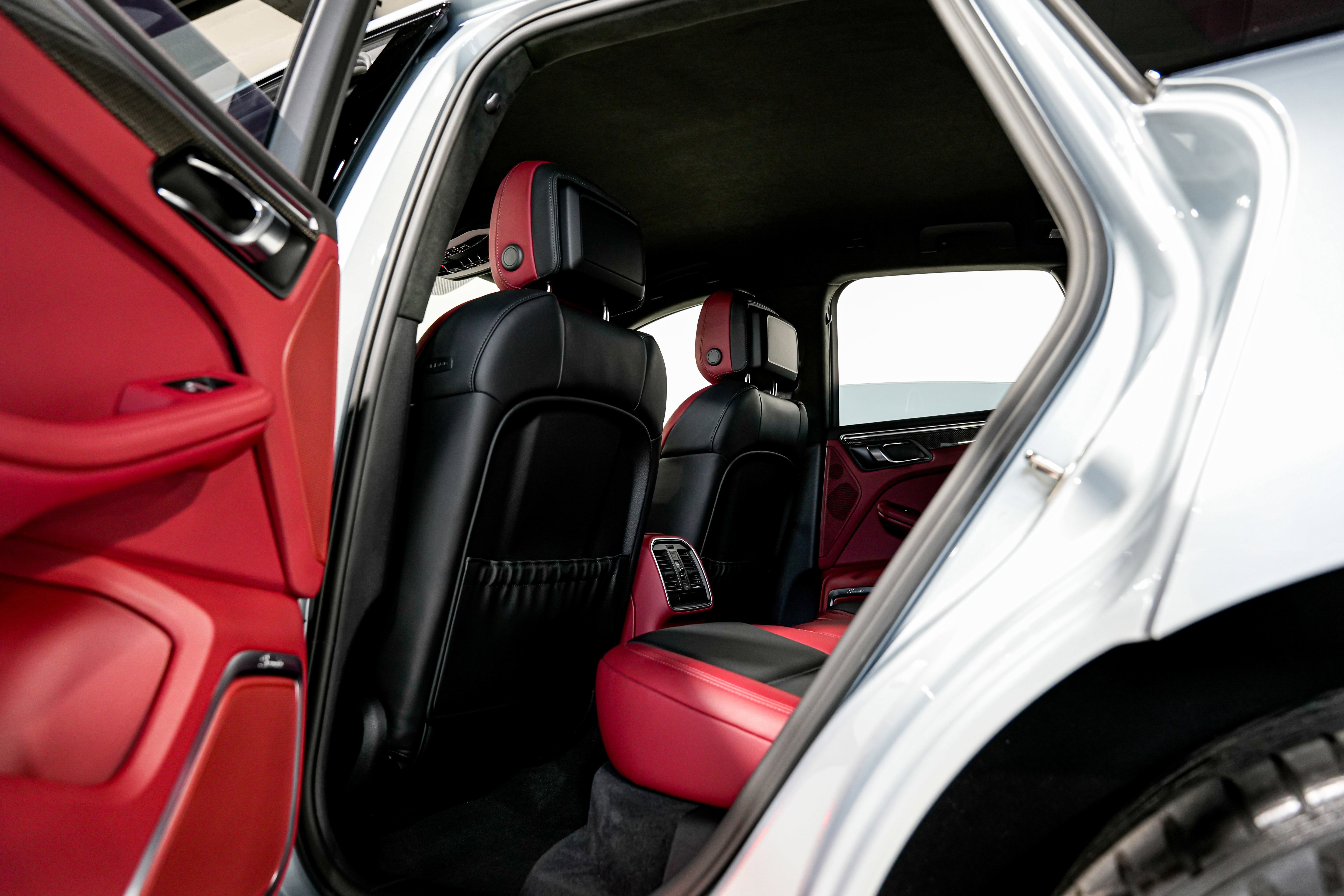Used 2022 Porsche Macan GTS w/ Sport Chrono Package image 37