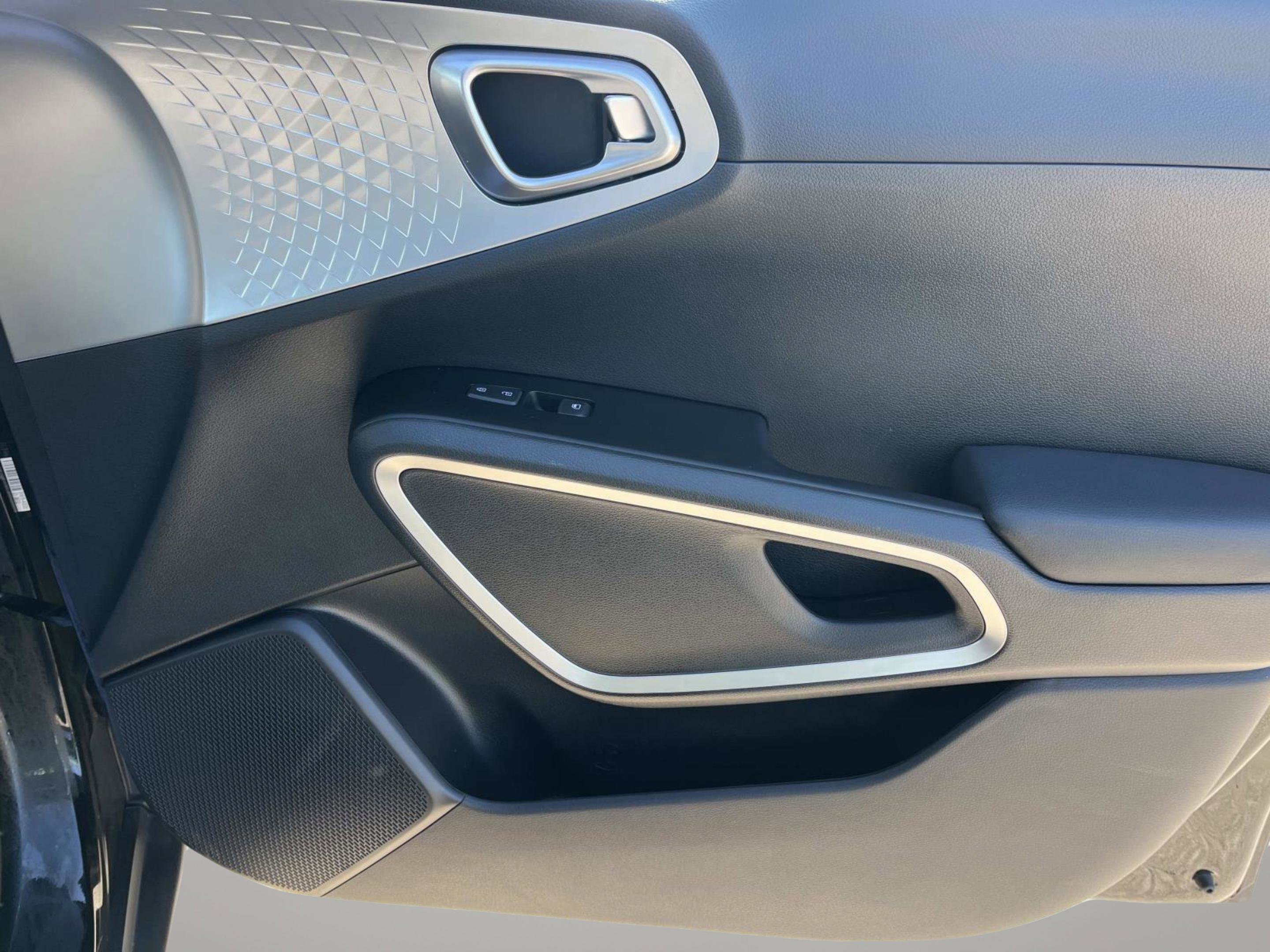 Used 2025 Kia Soul LX w/ LX Technology Package image 23