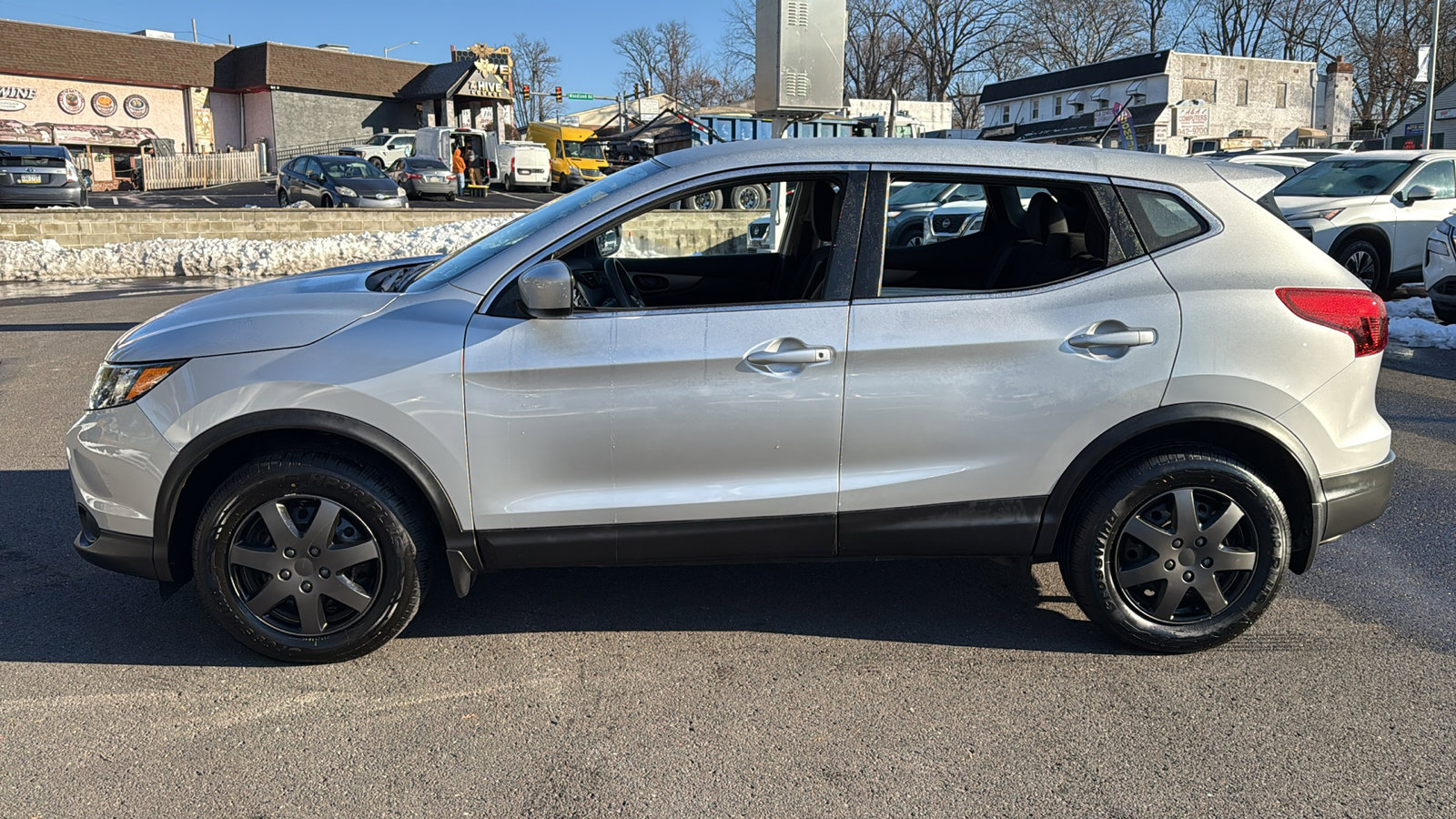 Used 2018 Nissan Rogue Sport S image 4