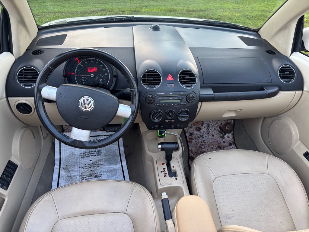 Used 2010 Volkswagen Beetle Convertible FWD image 4