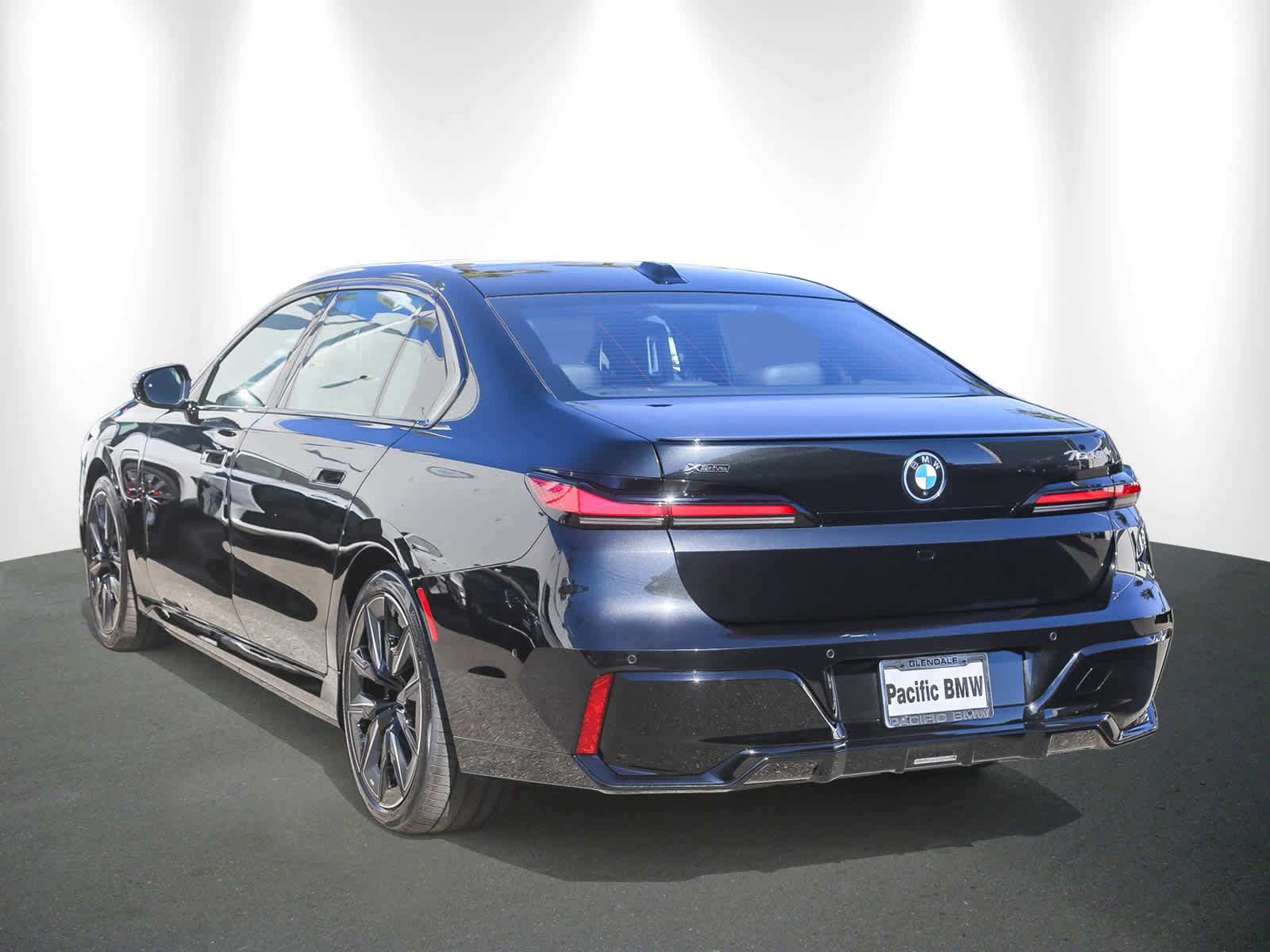 Used 2026 BMW 750e xDrive 750e xDrive w/ Premium Package image 4