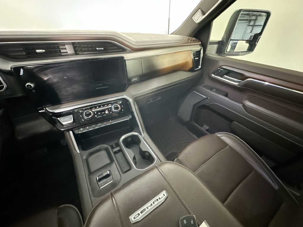 Used 2024 GMC Sierra 3500 Denali AWD/4WD image 11