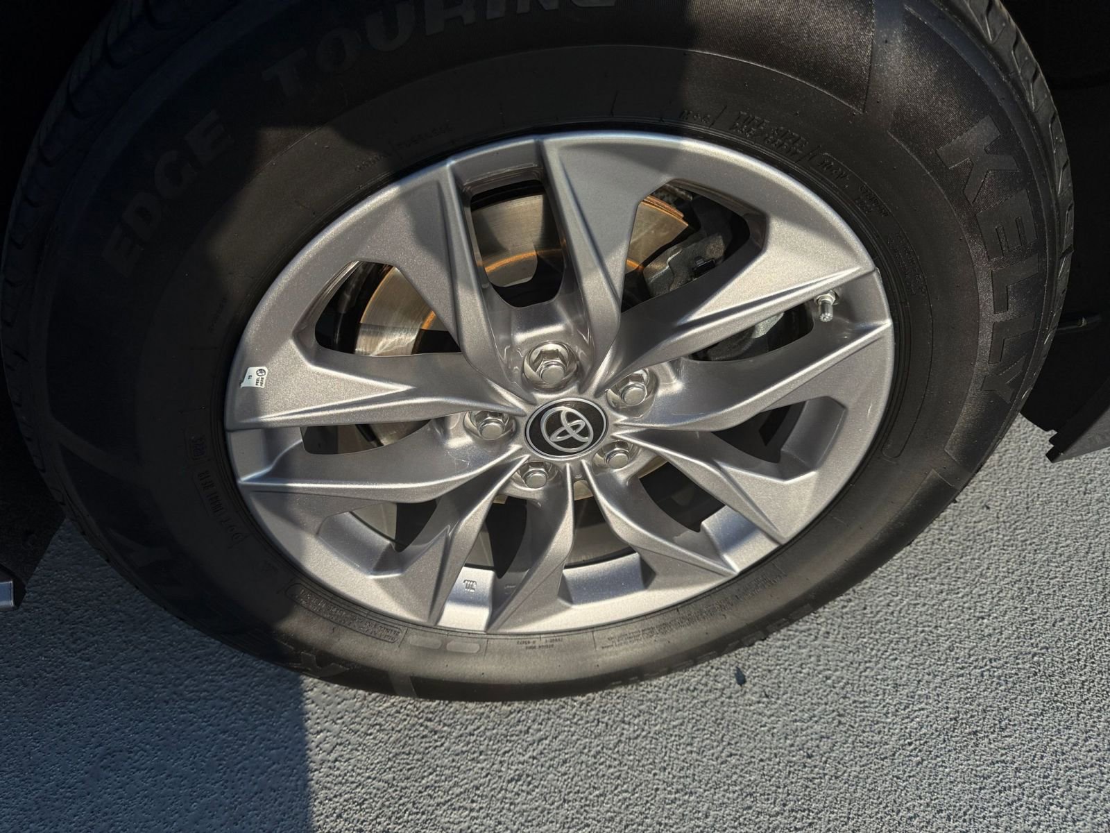 Used 2024 Toyota Sienna XLE image 30