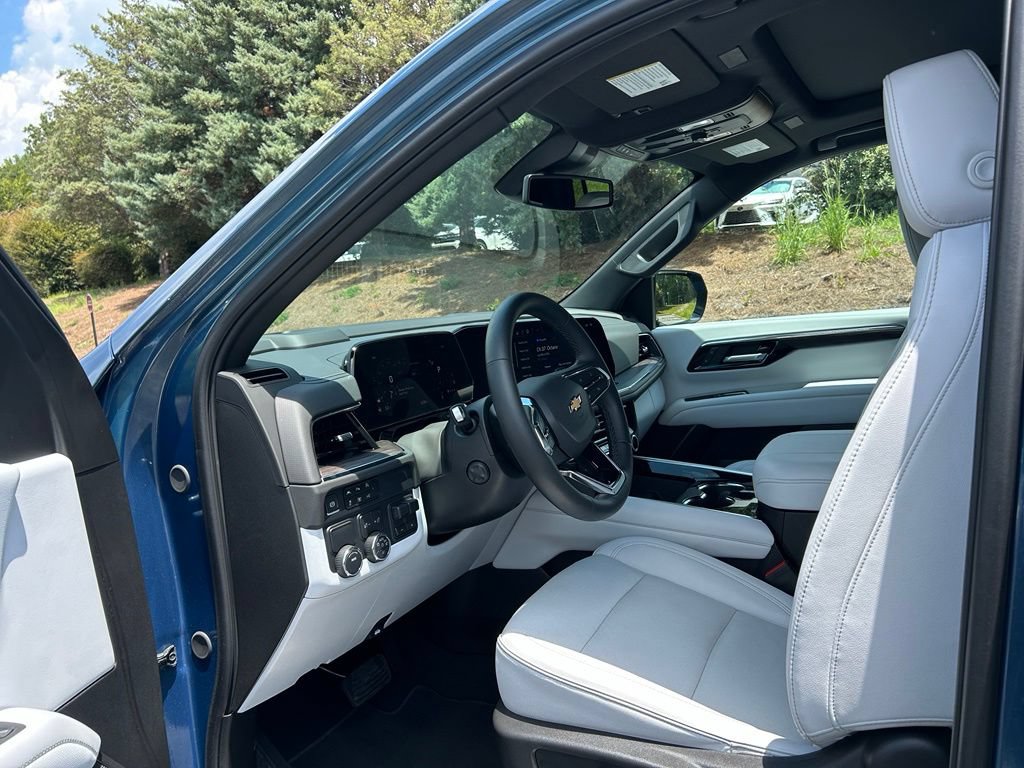 Used 2025 Chevrolet Suburban Premier w/ Sun And Tow Package RWD image 43