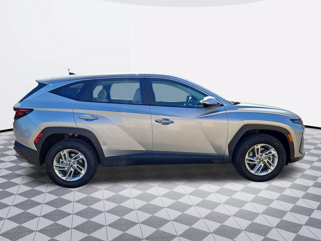 Used 2025 Hyundai Tucson SE AWD/4WD image 7