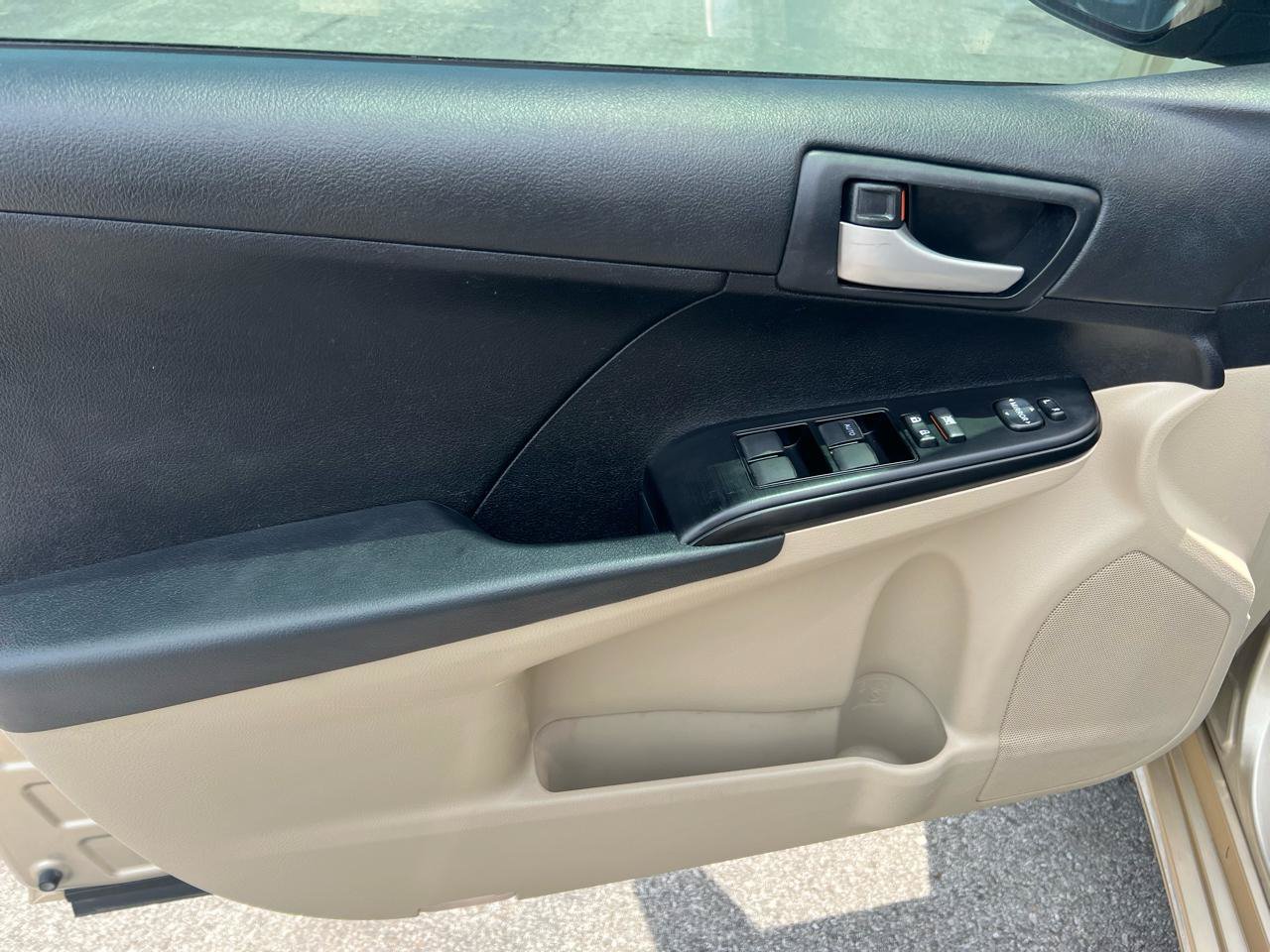 Used 2012 Toyota Camry LE FWD image 11