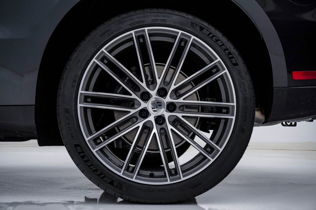 New 2026 Porsche Macan Turbo image 13