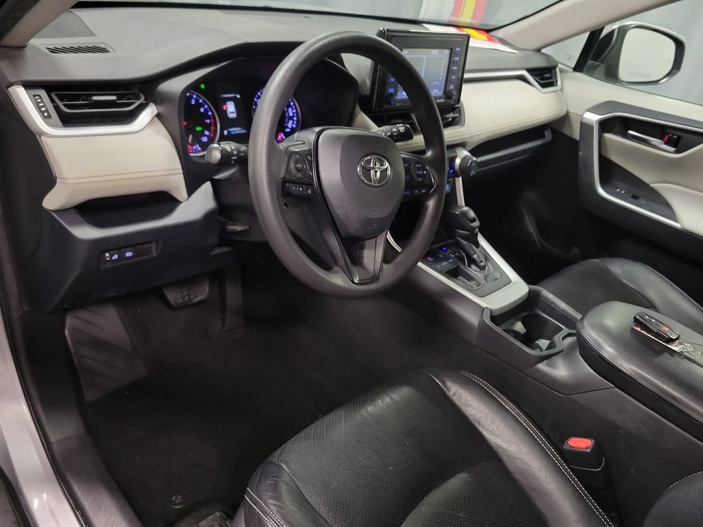 Used 2020 Toyota RAV4 XLE FWD image 16