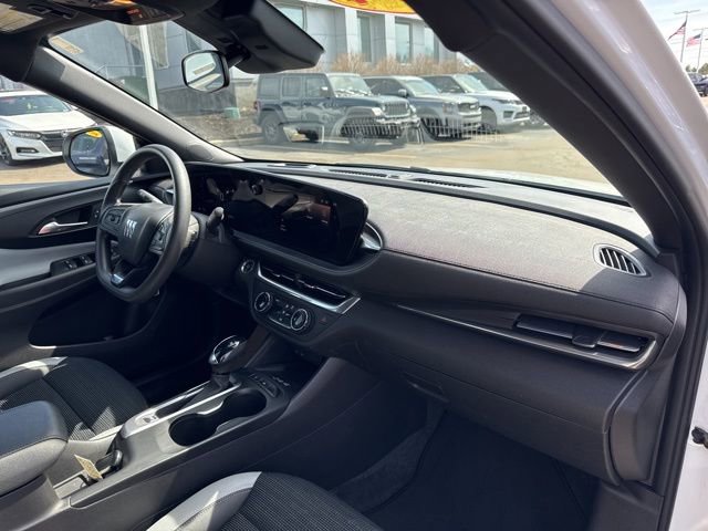 Used 2024 Buick Envista Preferred w/ Convenience II Package FWD image 27