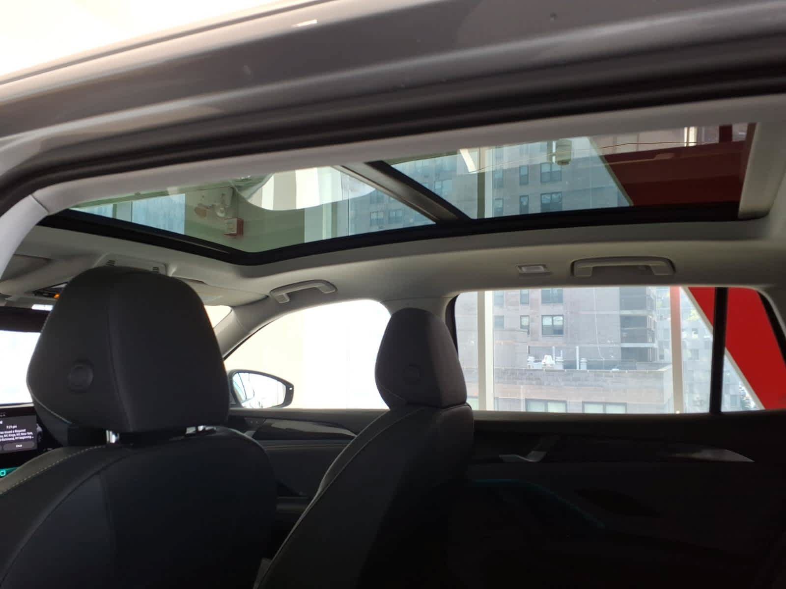 Used 2026 Volkswagen Tiguan SE w/ Panoramic Sunroof Package AWD/4WD image 12