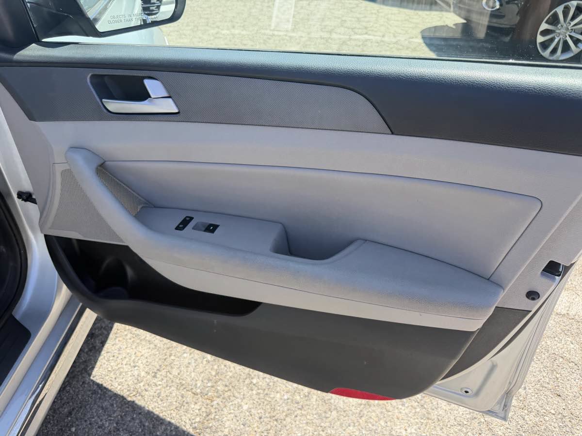Used 2017 Hyundai Sonata SE FWD image 7