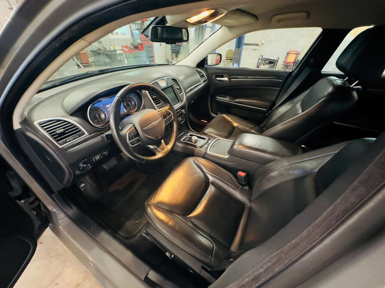 Used 2018 Chrysler 300 Touring L AWD/4WD image 13