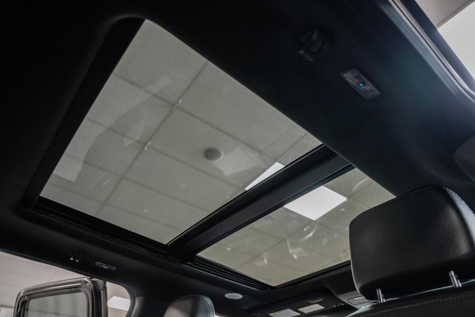 Used 2023 Ford F150 Lariat w/ Equipment Group 502A High image 44