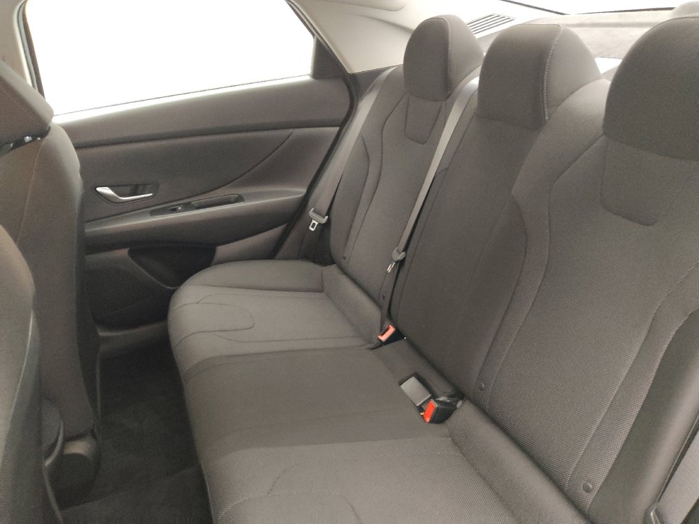 Used 2021 Hyundai Elantra SE w/ Cargo Package image 18