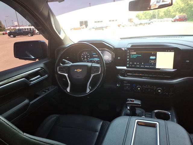 Used 2022 Chevrolet Silverado 1500 LTZ AWD/4WD image 9
