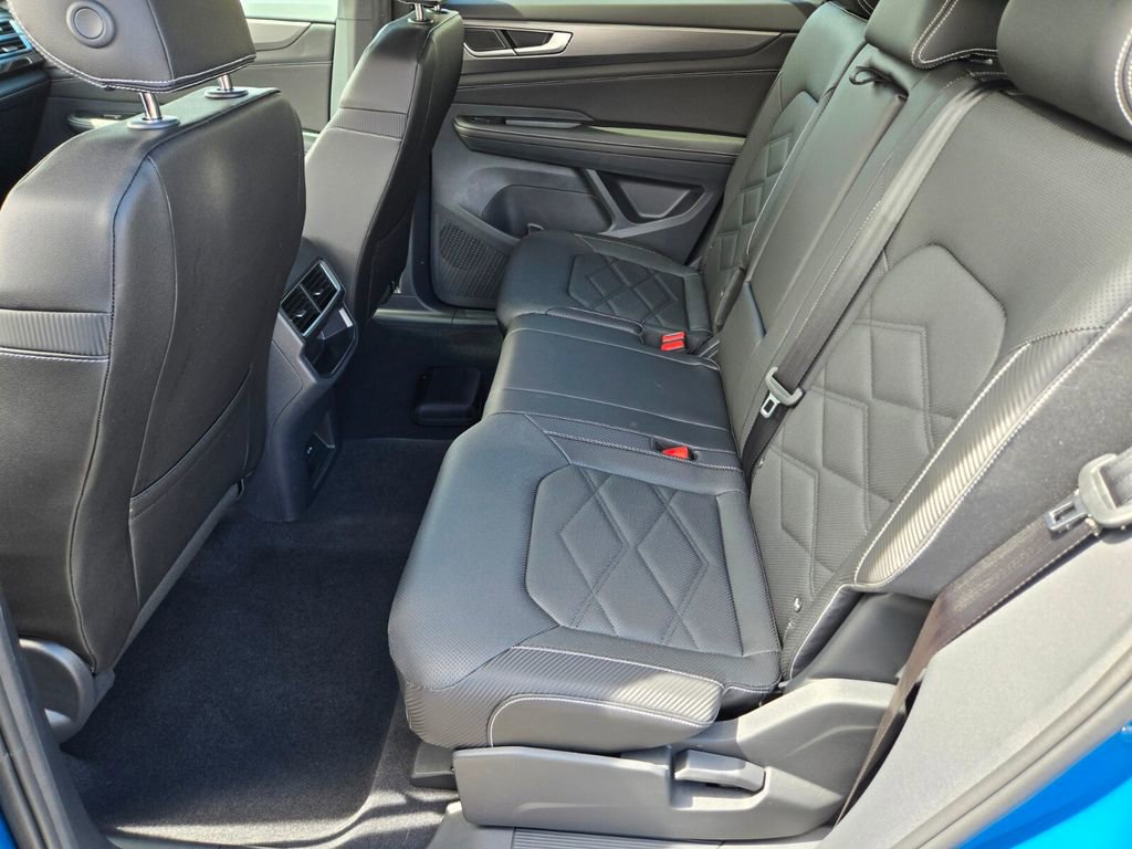 Certified 2025 Volkswagen Atlas Cross Sport SE FWD image 9