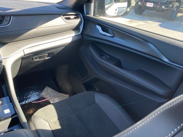 New 2025 Jeep Grand Cherokee Altitude AWD/4WD image 34