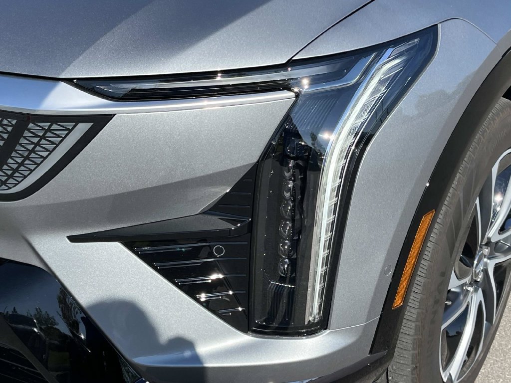 Used 2025 Cadillac Optiq Sport 1 AWD/4WD image 9