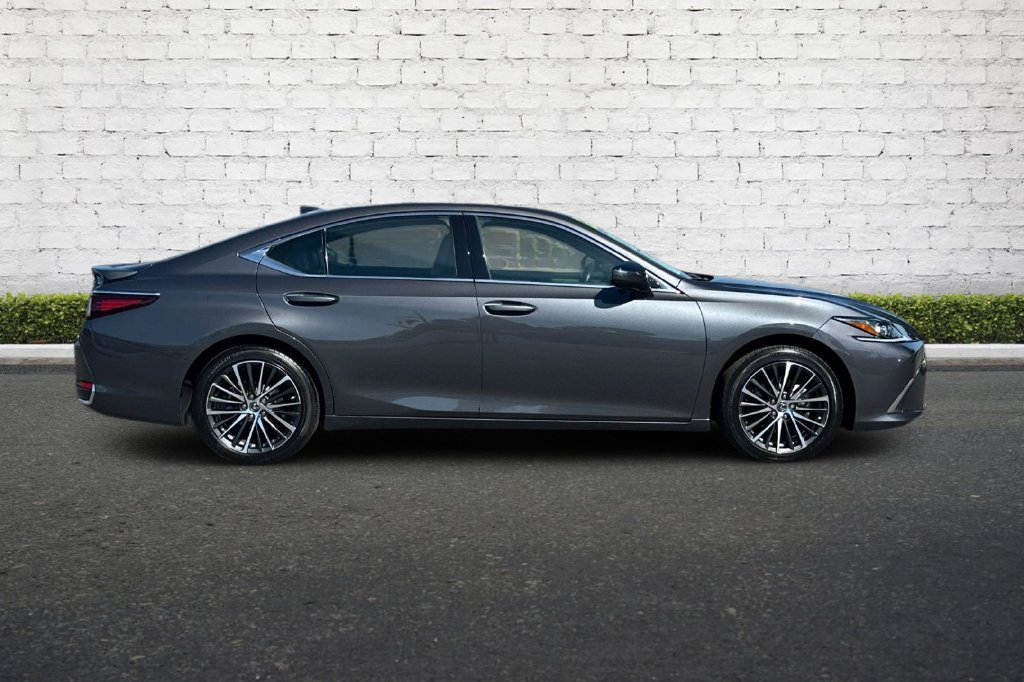 Used 2025 Lexus ES 300h w/ Premium Package FWD image 3