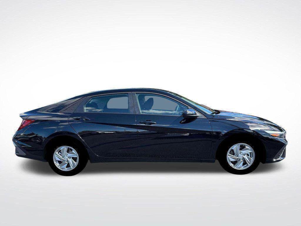 New 2026 Hyundai Elantra SE w/ Cargo Package FWD image 9
