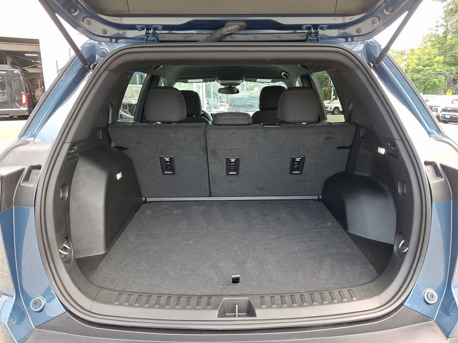 Used 2025 Chevrolet Equinox LT AWD/4WD image 27