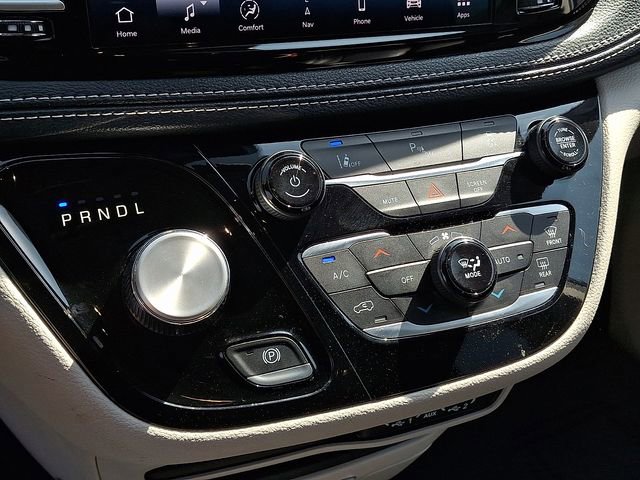 Used 2024 Chrysler Pacifica Limited image 12