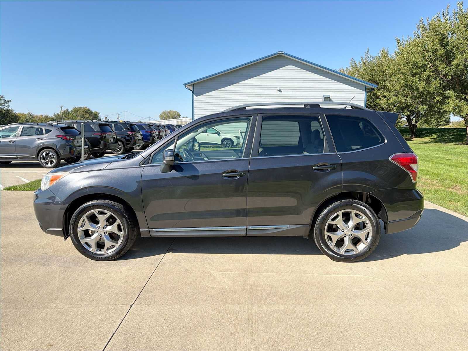 Used 2015 Subaru Forester 2.5i Touring w/ Eyesight & Navigation System AWD/4WD image 3