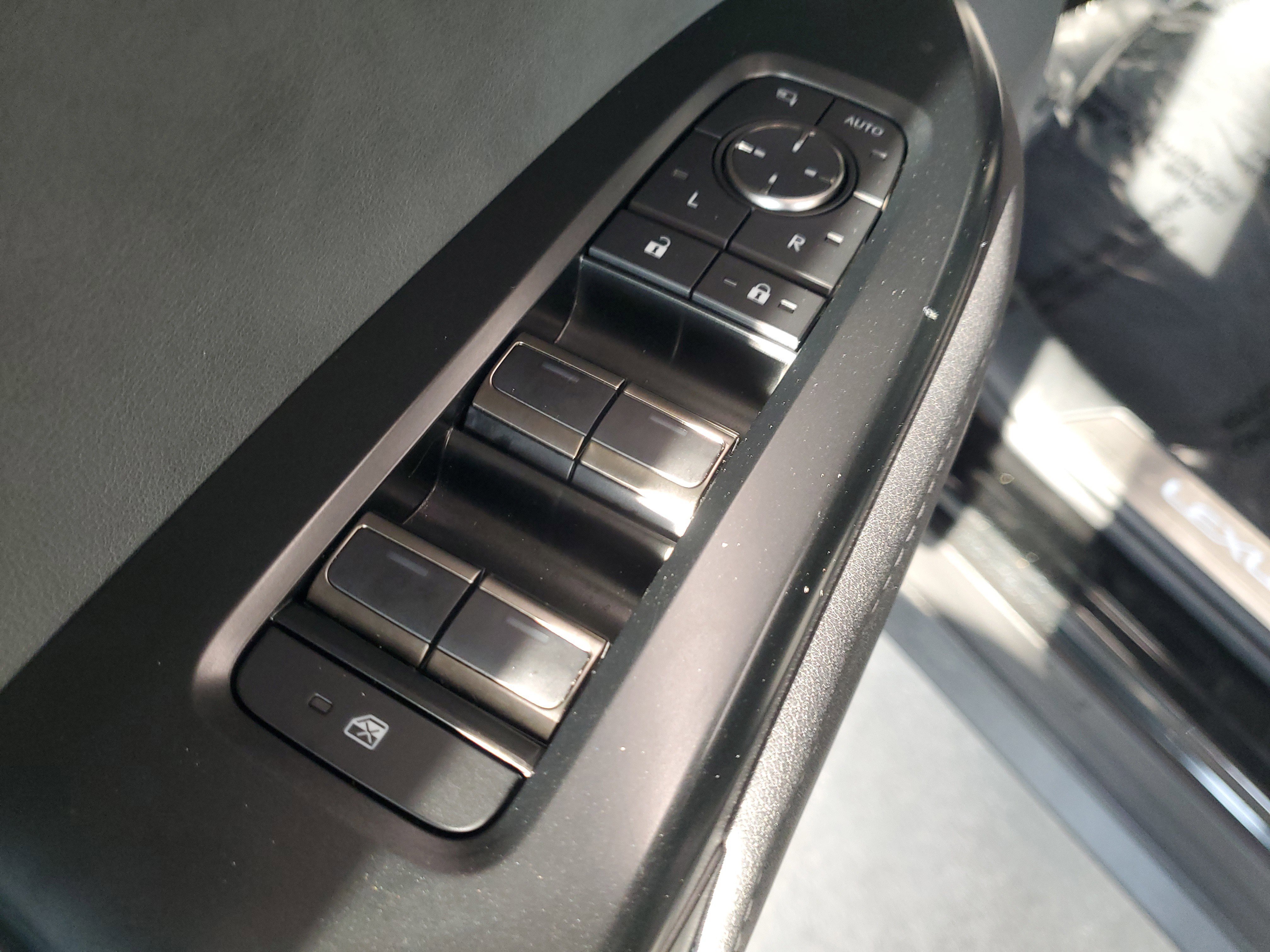 Used 2024 Lexus RZ 450e Premium image 17