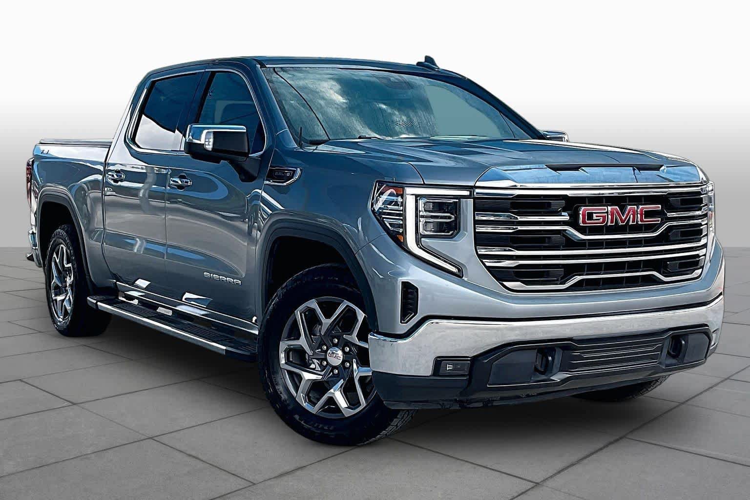 Used 2023 GMC Sierra 1500 SLT w/ SLT Premium Package AWD/4WD image 3