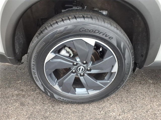 Used 2024 Nissan Rogue SV image 26