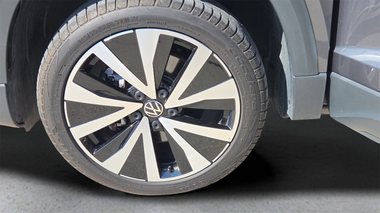 Used 2024 Volkswagen Taos SE image 19