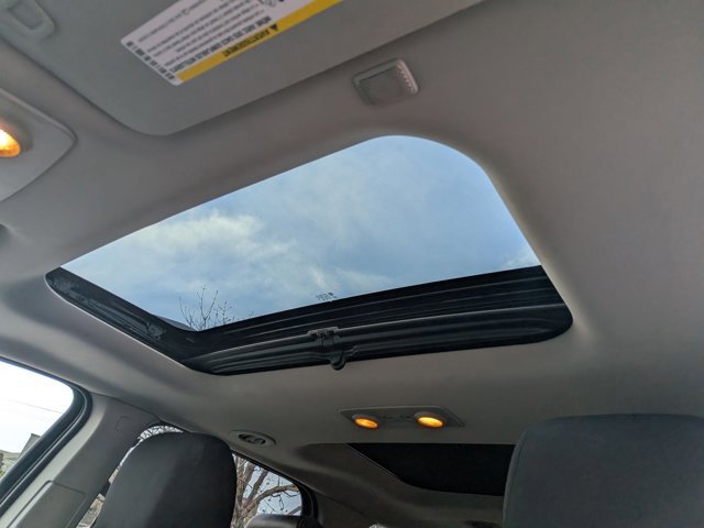 Used 2015 GMC Acadia SLT image 16