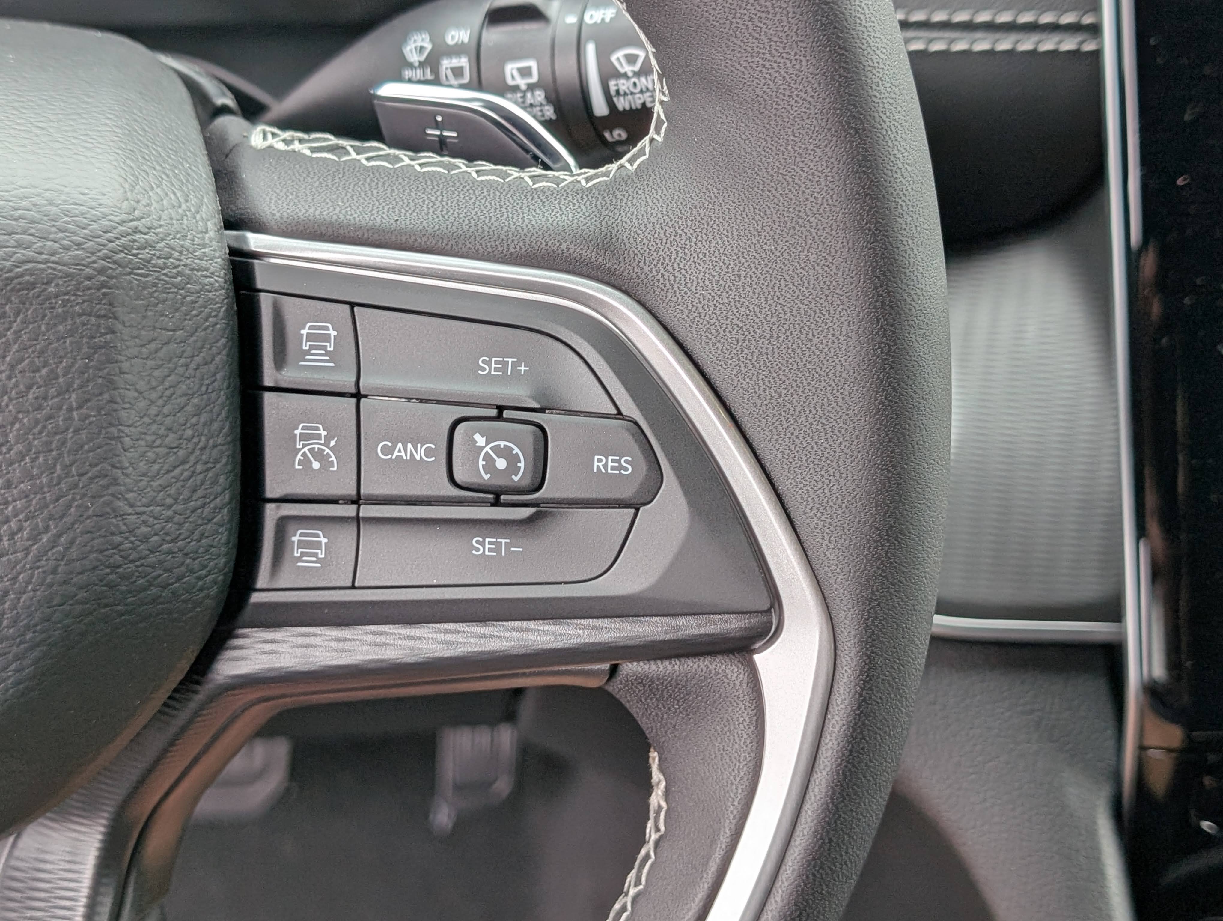 New 2025 Jeep Grand Cherokee Laredo w/ Luxury Tech Group I AWD/4WD image 23