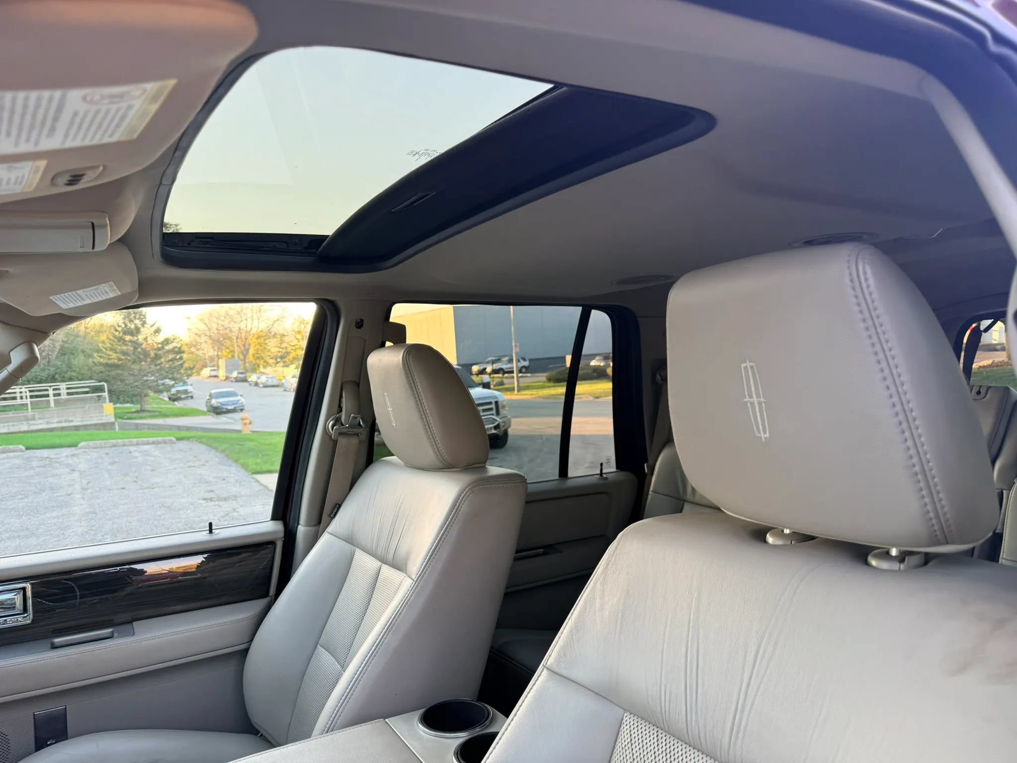 Used 2010 Lincoln Navigator 4WD image 17