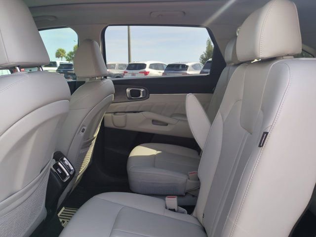 Used 2025 Kia Sorento SX AWD/4WD image 14
