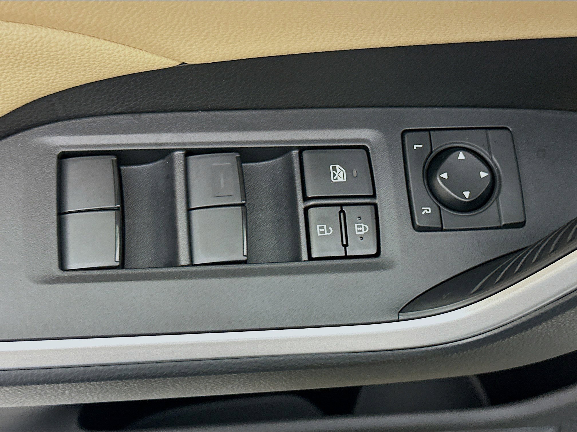 Used 2025 Toyota RAV4 LE image 15