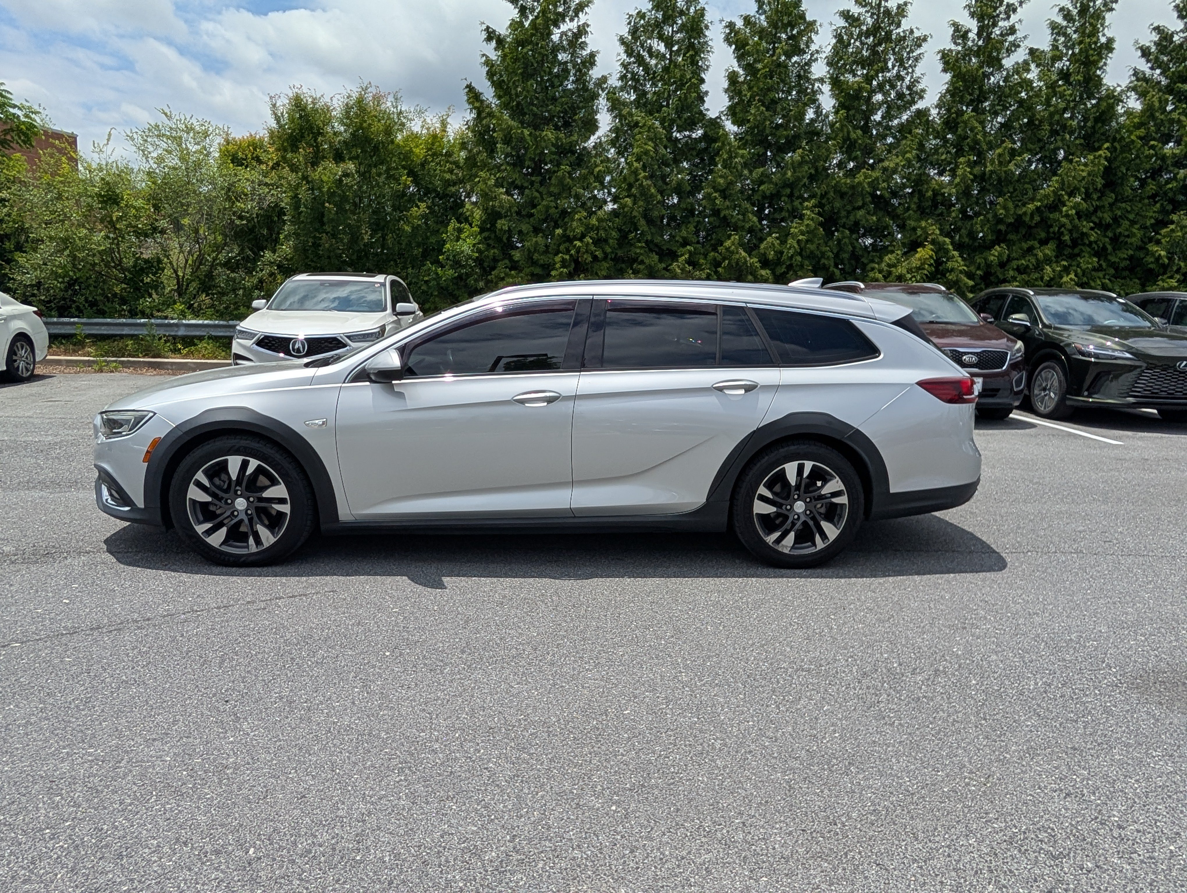 Used 2018 Buick Regal Essence w/ Driver Confidence Package #1 AWD/4WD image 5