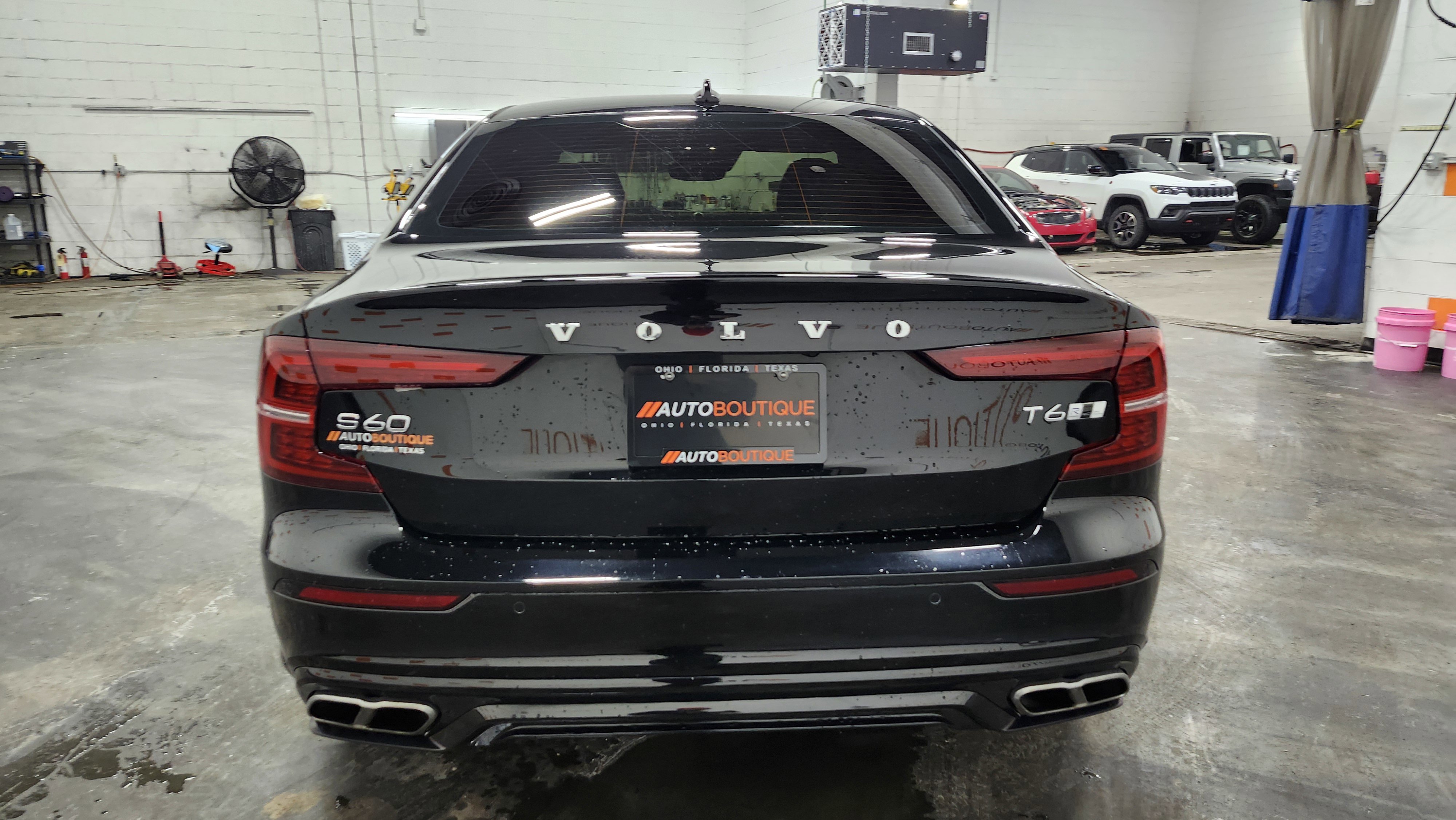 Used 2020 Volvo S60 T6 R-Design image 17