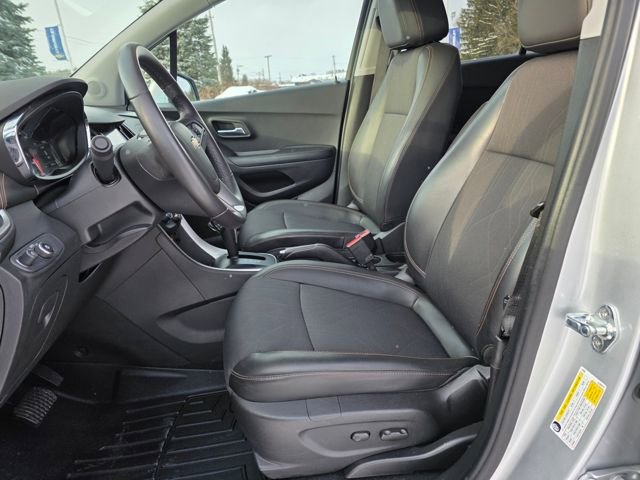 Used 2022 Chevrolet Trax LT w/ LT Convenience Package image 12