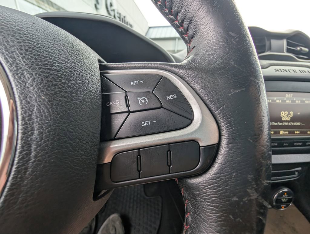 Used 2016 Jeep Renegade Trailhawk AWD/4WD image 21