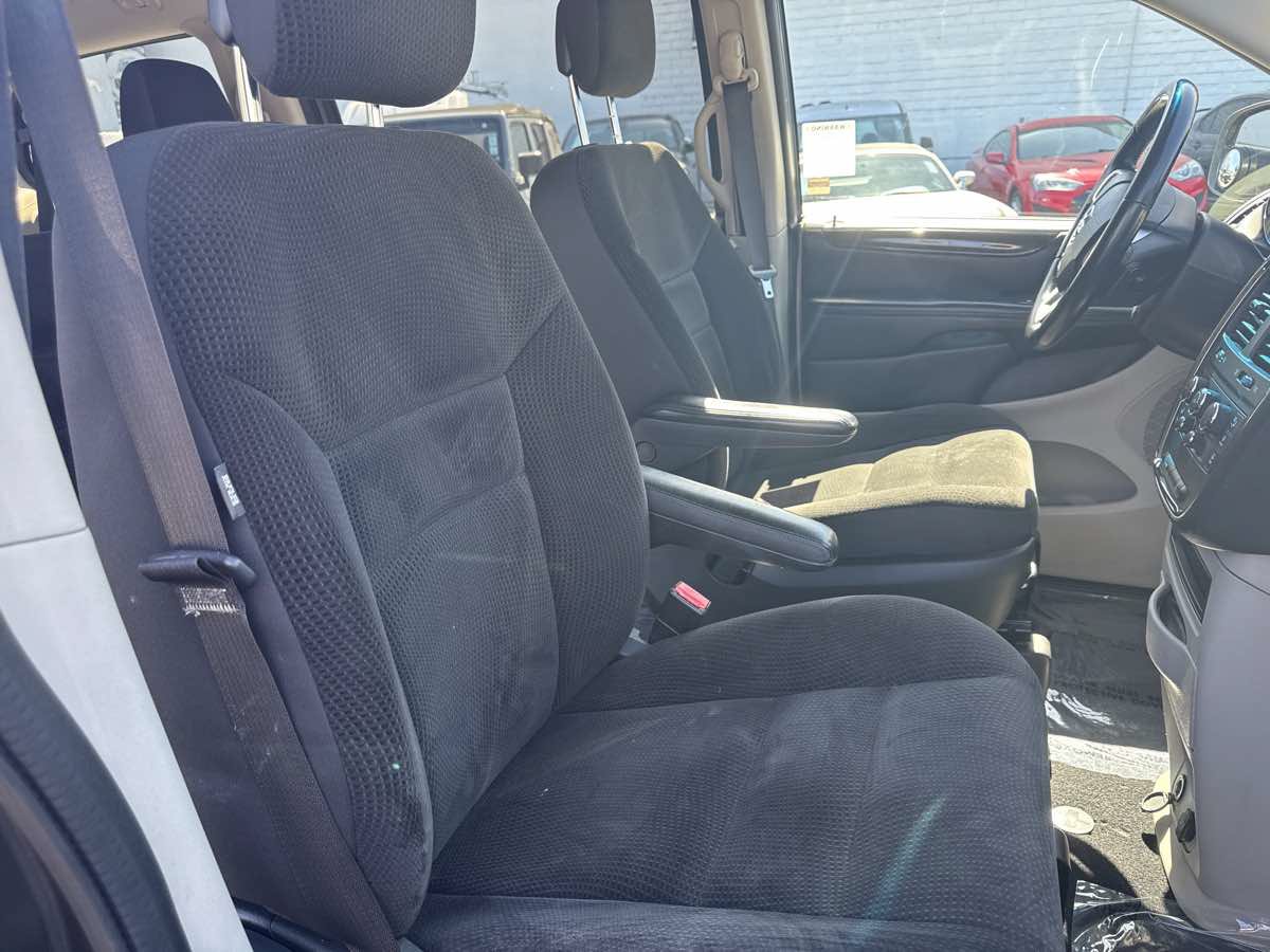 Used 2017 Dodge Grand Caravan w/ SE Plus Package FWD image 11