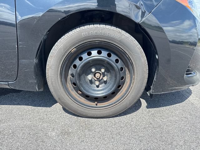 Used 2018 Toyota Corolla LE w/ Carpet Mat Package (TMS) FWD image 11