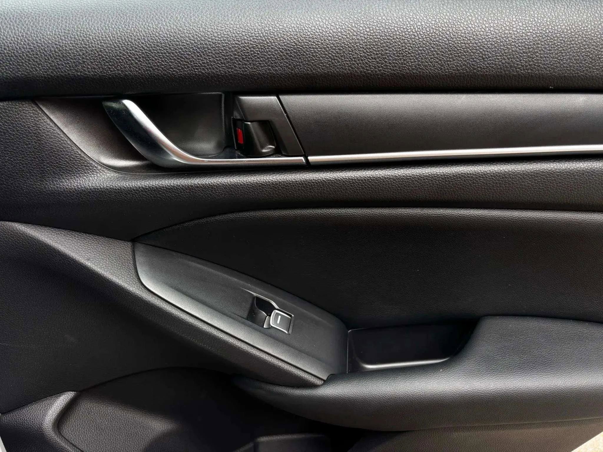 Used 2022 Honda Accord Sport image 11