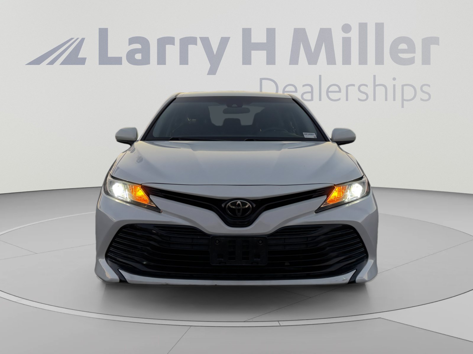 Used 2018 Toyota Camry LE FWD image 8