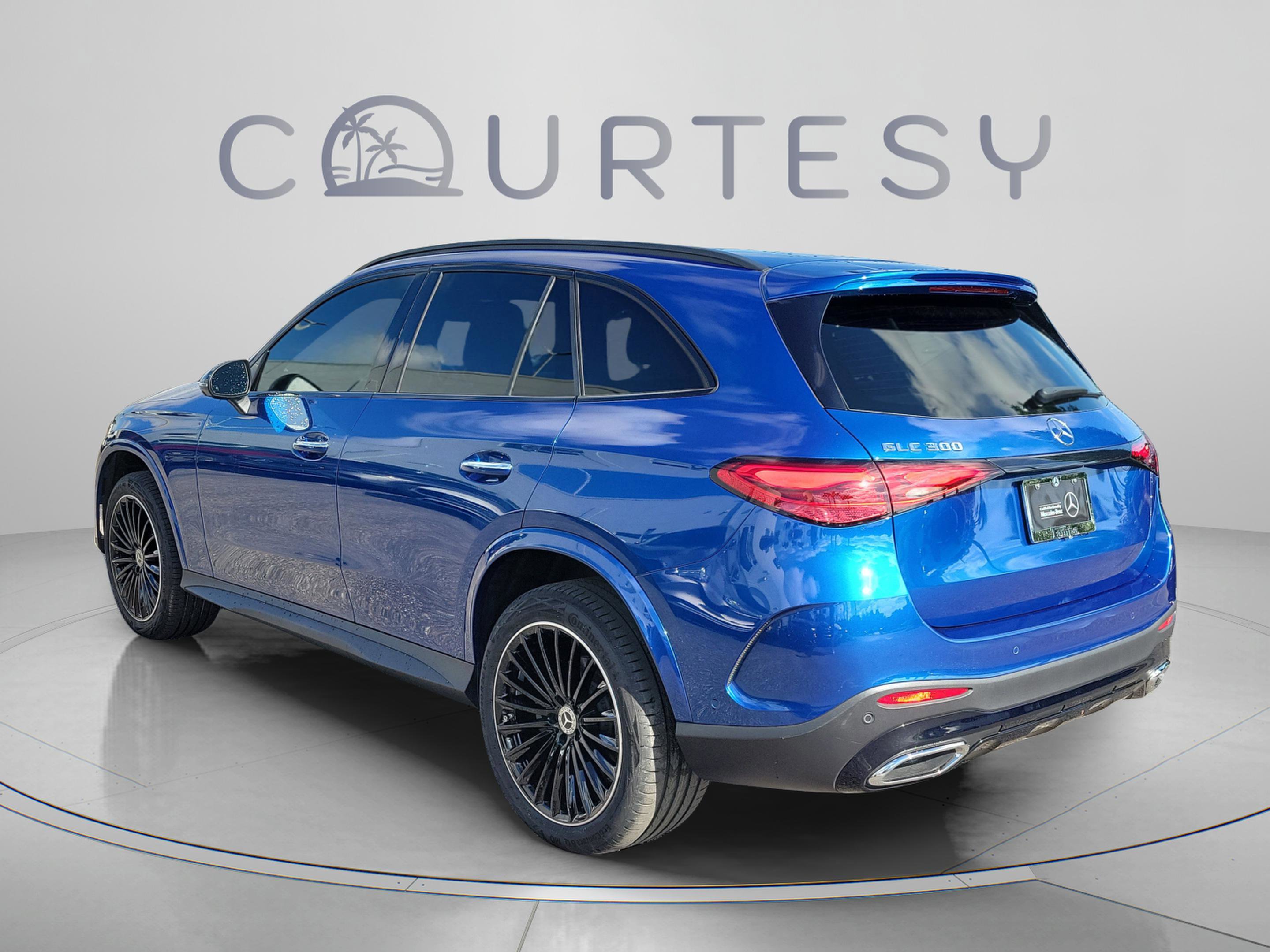 Used 2023 Mercedes-Benz GLC 300 image 2