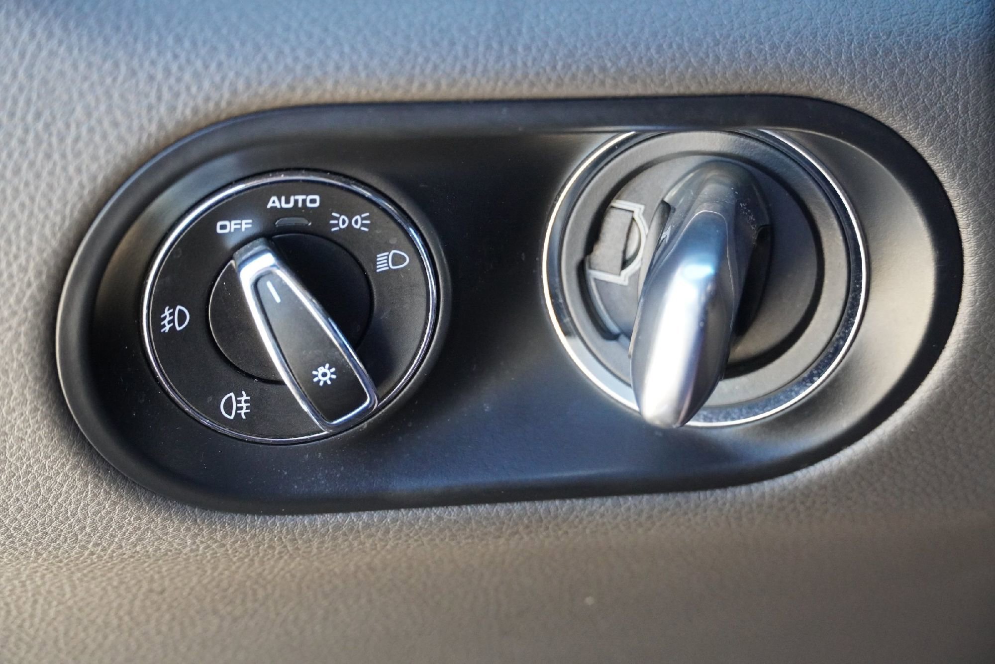 Used 2018 Porsche Macan Turbo image 21