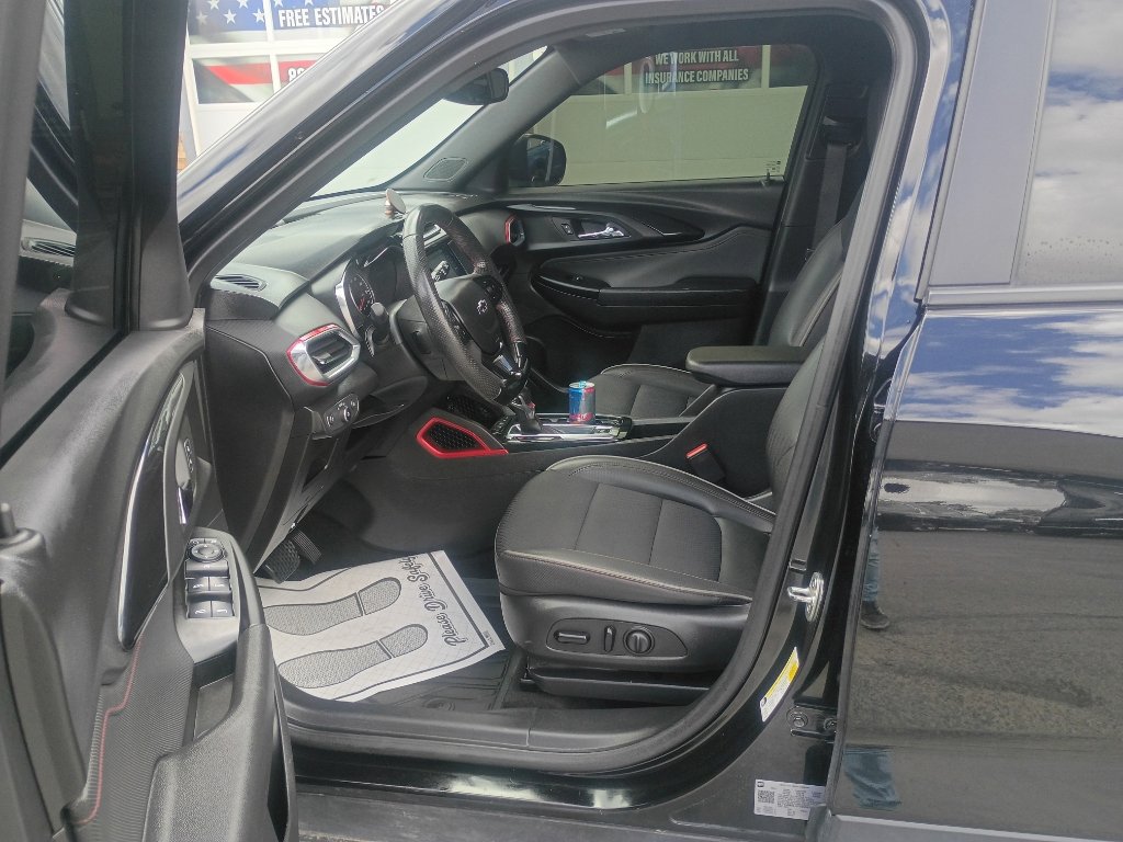 Used 2023 Chevrolet TrailBlazer RS w/ Sun and Liftgate Package AWD/4WD image 9
