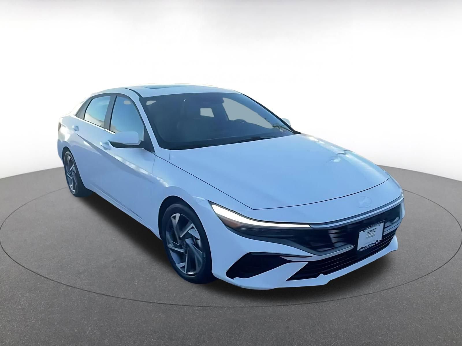 Used 2025 Hyundai Elantra Limited image 3